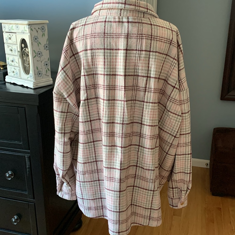 🌺HEARTBREAK PLAID SHACKET🌺 - Picture 3 of 5